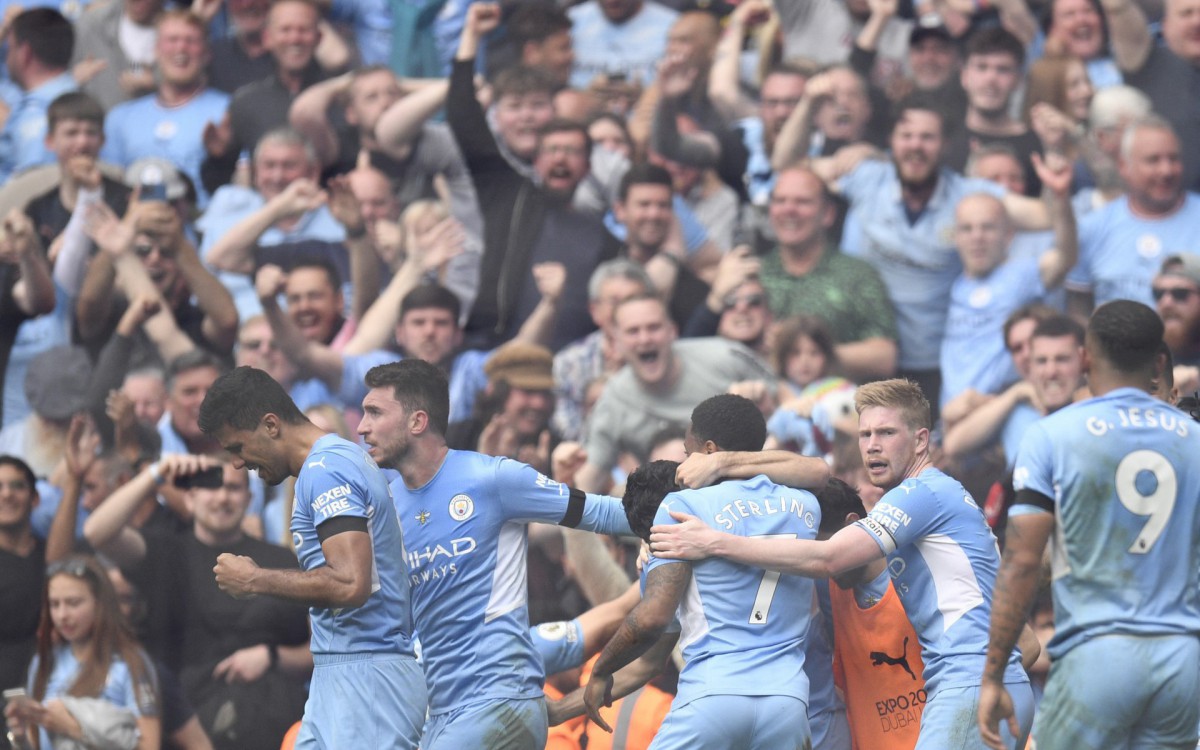 Jogadores do Manchester City comemoram o primeiro gol de Gundogan