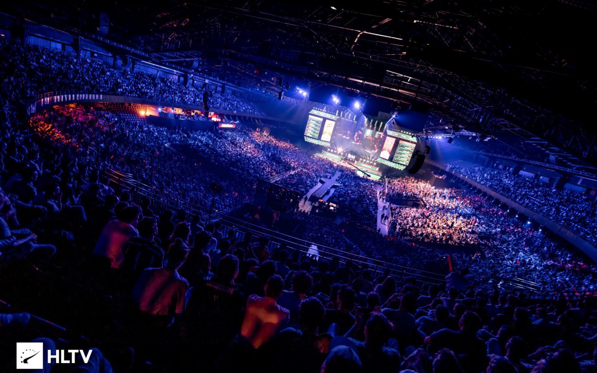P&uacute;blico presente na arena Antwerp Sportpaleis para assistir a final do major de CS:GO