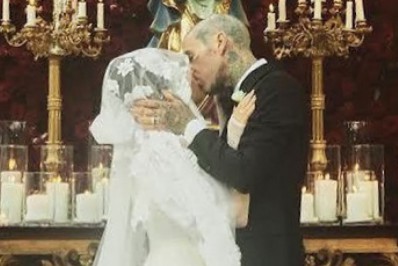 Kourtney Kardashian e Travis Barker se casam na Itália
