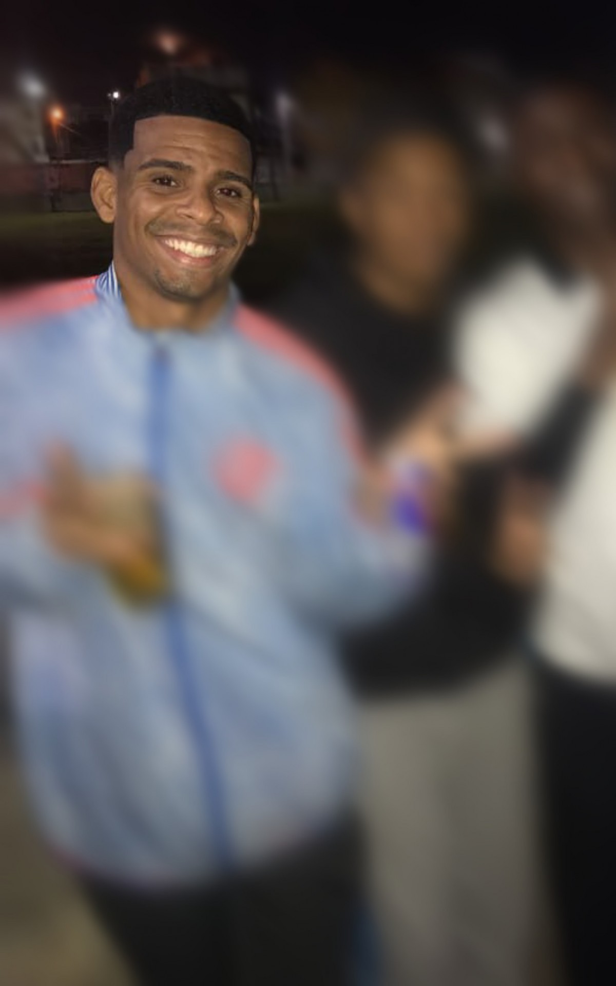 &Uacute;ltima foto de Fabr&iacute;cio Santos da Silva, na madrugada de s&aacute;bado: feliz com amigos