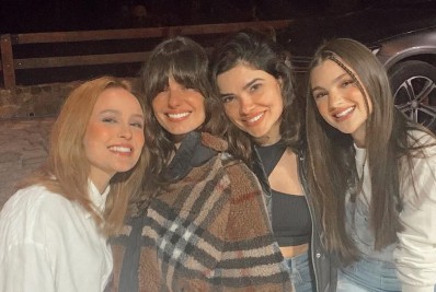 Larissa Manoela posa com Isis Valverde e Vanessa Giácomo: 'Baita encontro'