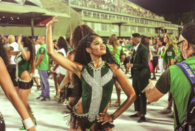 Jovem da comunidade ganha posto de musa no Império Serrano