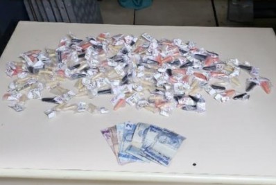 PM prende seis criminosos por tráfico de drogas em Cabo Frio