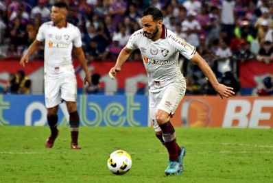 Diniz não pretende jogar sempre com Yago na lateral do Fluminense: 'Não é a ideia'