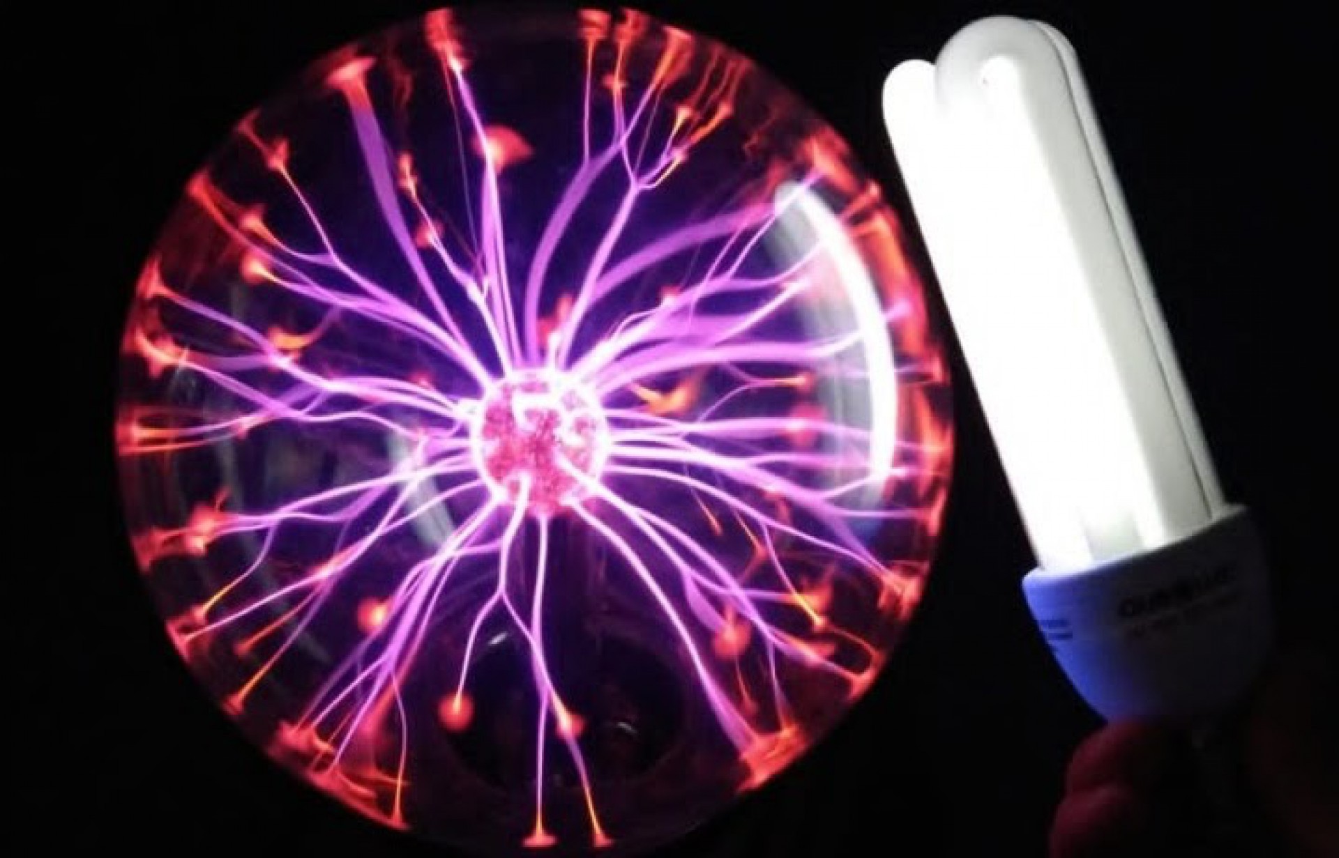 No Laborat&oacute;rio de Ci&ecirc;ncias da unidade escolar, os alunos est&atilde;o desenvolvendo diversos projetos como uma bicicleta geradora de energia el&eacute;trica, v&iacute;deos em 3D, l&acirc;mpadas convencionais, entre outros - Divulga&ccedil;&atilde;o / Seeduc