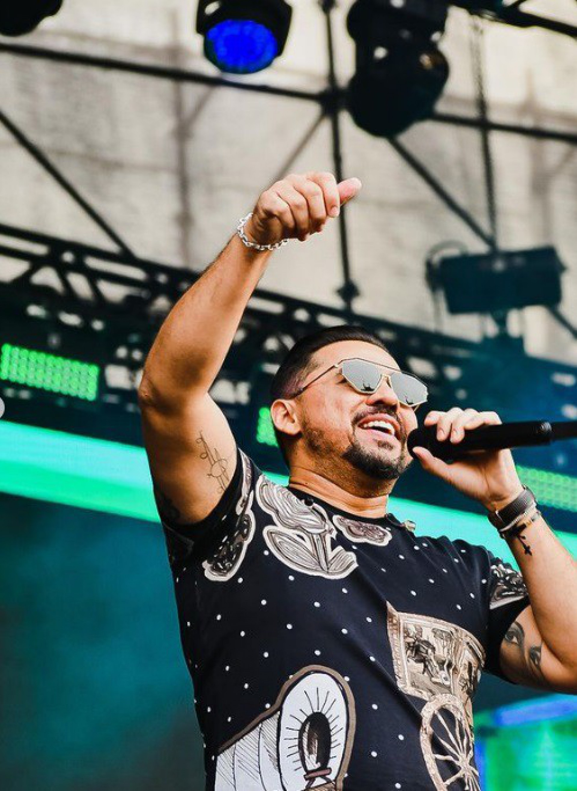 Durante show, Xand Avião foi atingido por uma chama de fogo - Reprodução/Instagram