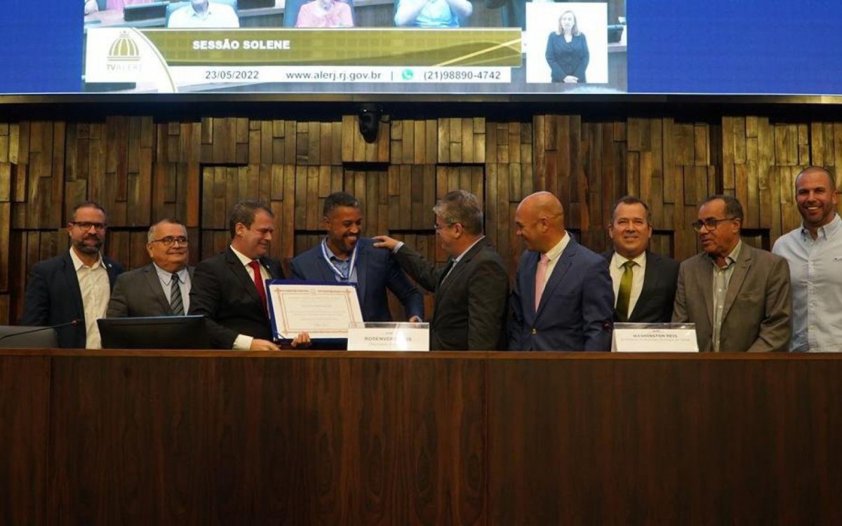 Celso do Alba recebe Medalha Tiradentes na Alerj