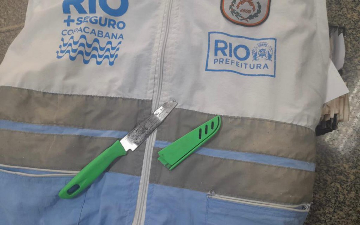 Mulher tentou esfaquear o irm&atilde;o e foi detida pelos agentes do Rio + Seguro