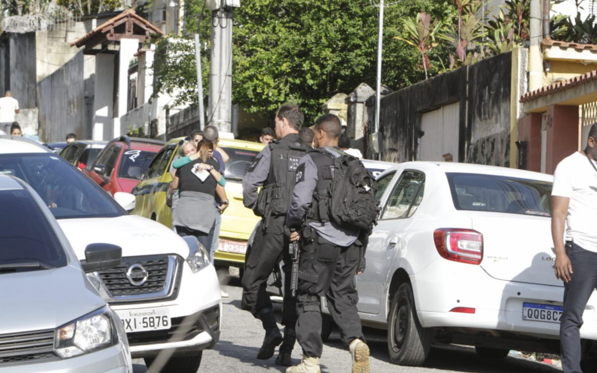 Agentes do Batalh&atilde;o de Opera&ccedil;&otilde;es Especiais (Bope), da Pol&iacute;cia Federal e da Pol&iacute;cia Rodovi&aacute;ria Federal (PRF) fizeram uma opera&ccedil;&atilde;o na Vila Cruzeiro para prender lideran&ccedil;as criminosas