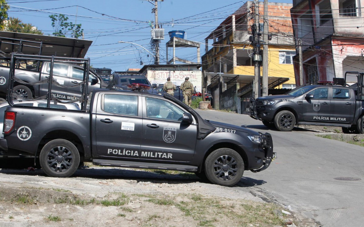 Agentes do Bope, da Pol&iacute;cia Federal e da Pol&iacute;cia Rodovi&aacute;ria Federal (PRF) fizeram uma opera&ccedil;&atilde;o na Vila Cruzeiro para prender lideran&ccedil;as criminosas