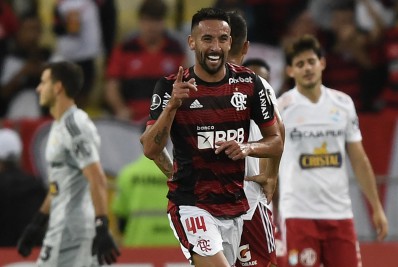 Isla não é mais jogador do Flamengo