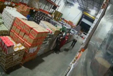 Câmeras mostram troca de tiros durante tentativa de assalto a depósito de bebidas