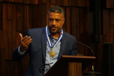 Celso do Alba recebe mais alta honraria da Alerj, a Medalha Tiradentes