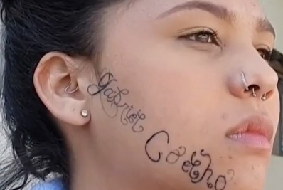 Jovem é sequestrada e tem rosto tatuado com nome de ex-namorado