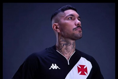 Vídeo: Vasco anuncia camisa número 1 para temporada de 2022