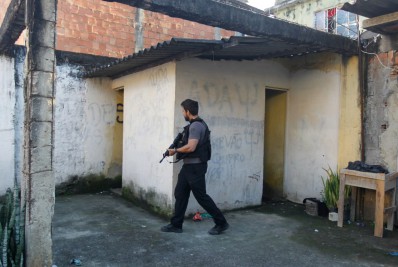 Polícia Civil realiza operação para desarticular quadrilhas de traficantes que atuam em Realengo 