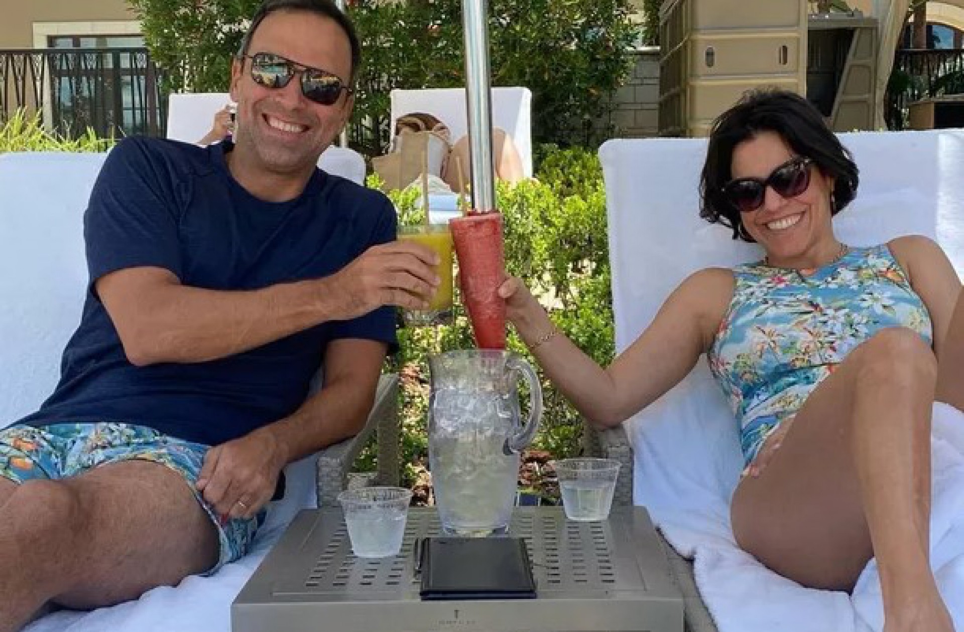 Tadeu Schmidt combina estampa de bermuda com maiô da mulher, Ana Cristina - Reprodução/Instagram