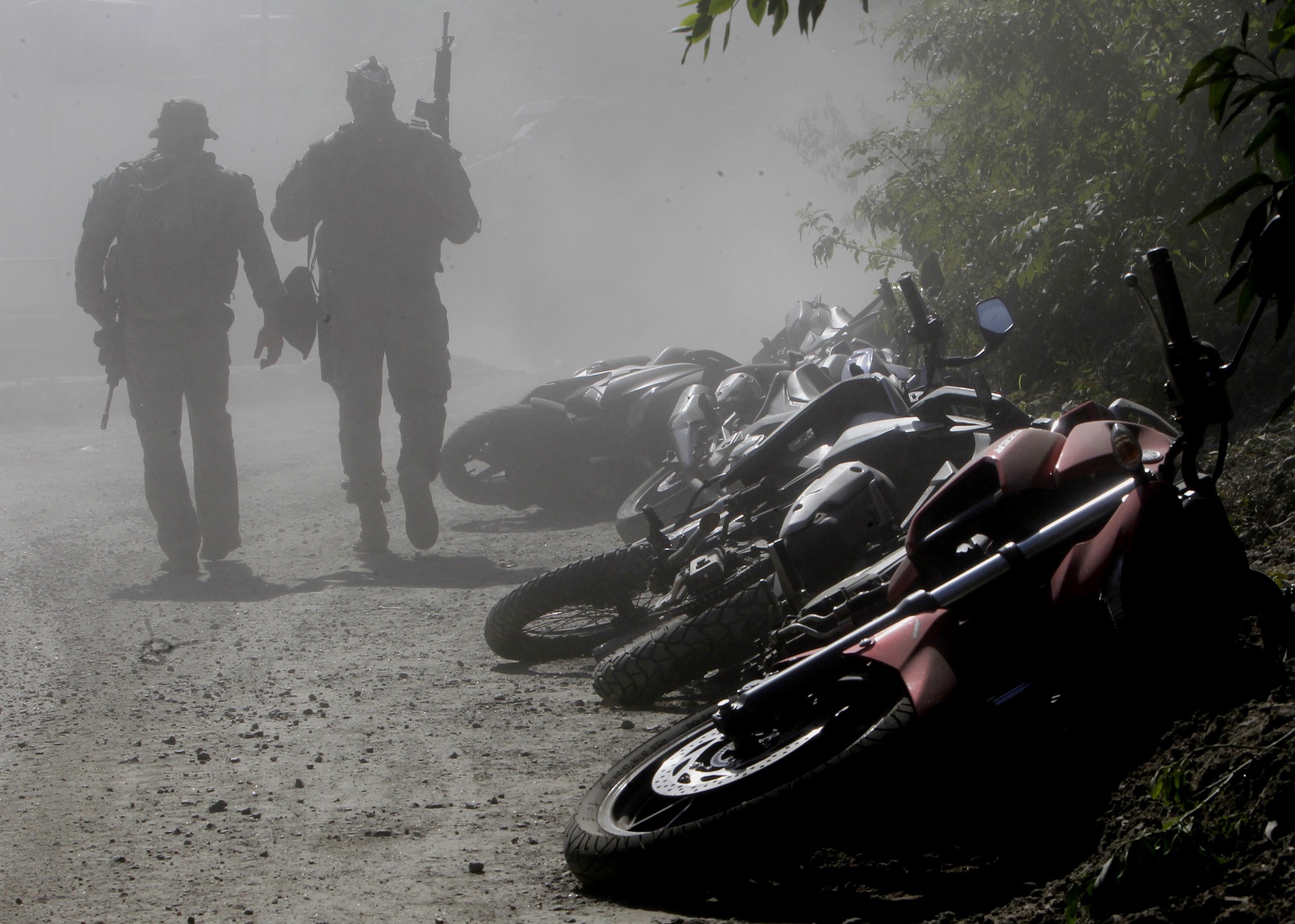 Megaopera&ccedil;&atilde;o na Vila Cruzeiro apreendeu mais de 20 ve&iacute;culos - Reginaldo Pimenta / Ag&ecirc;ncia O Dia