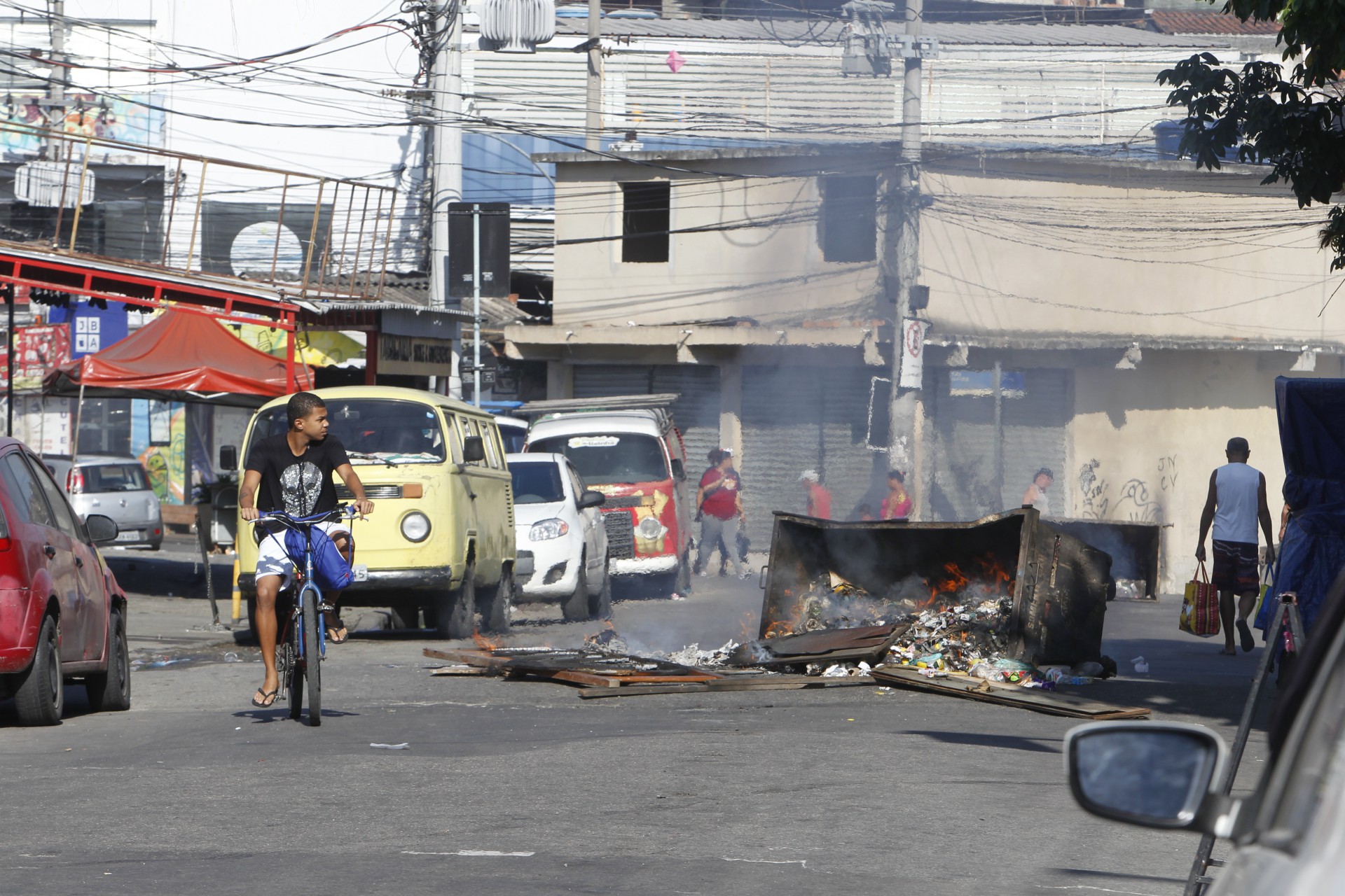 Policia - Operaçao policial no Complexo da Penha, zona norte do Rio, na manha de hoje.  - Reginaldo Pimenta / Agencia O Dia