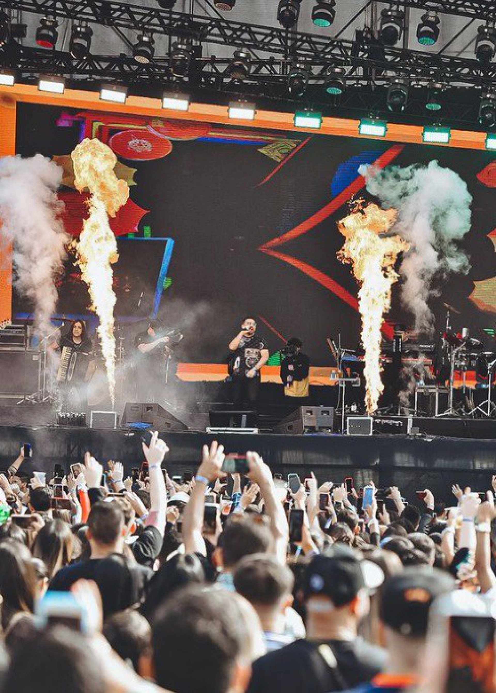 Xand Avião comentou susto ao ser atingido por chama em show  - Reprodução/Instagram