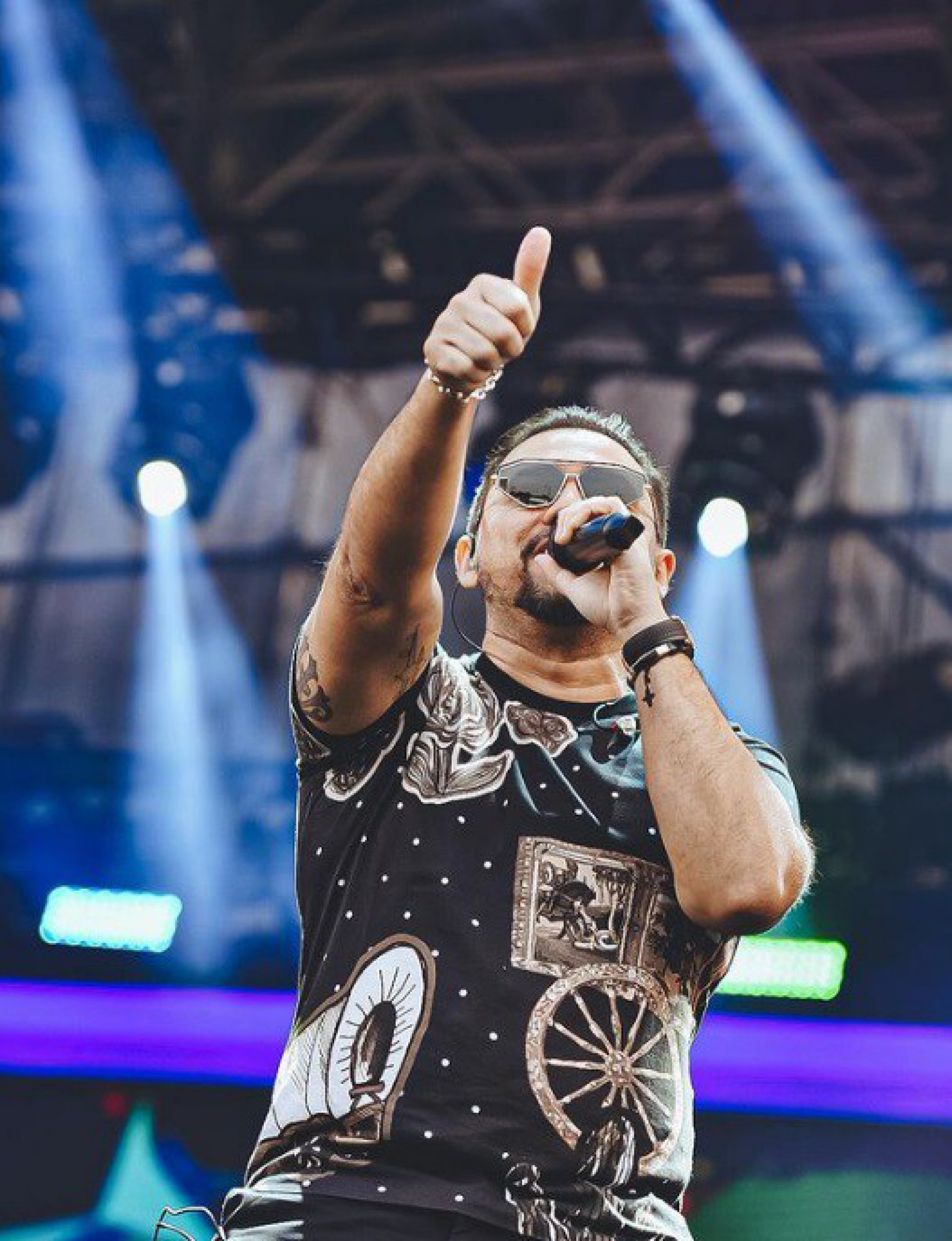 Xand Avião comentou susto ao ser atingido por chama em show  - Reprodução/Instagram