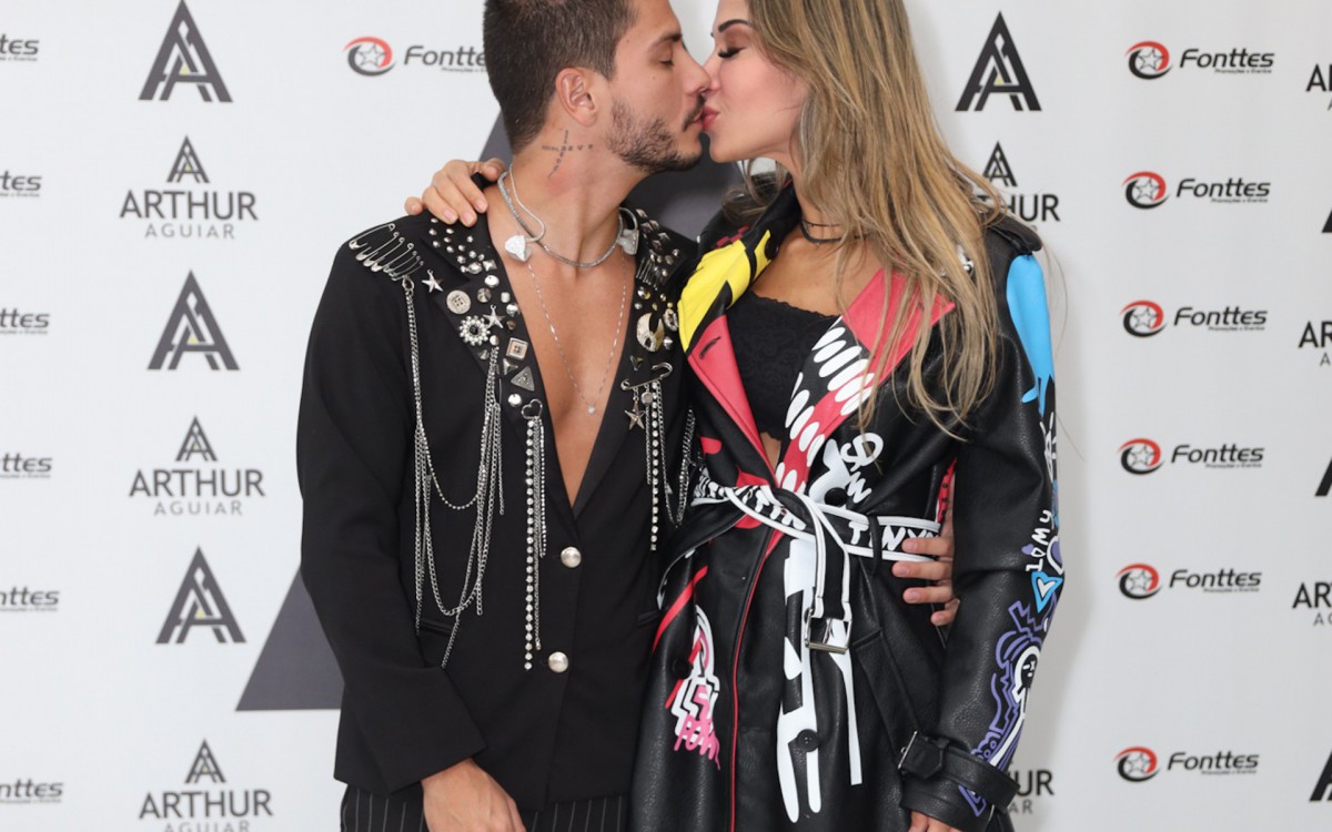 Arthur Aguiar e Ma&iacute;ra Cardi