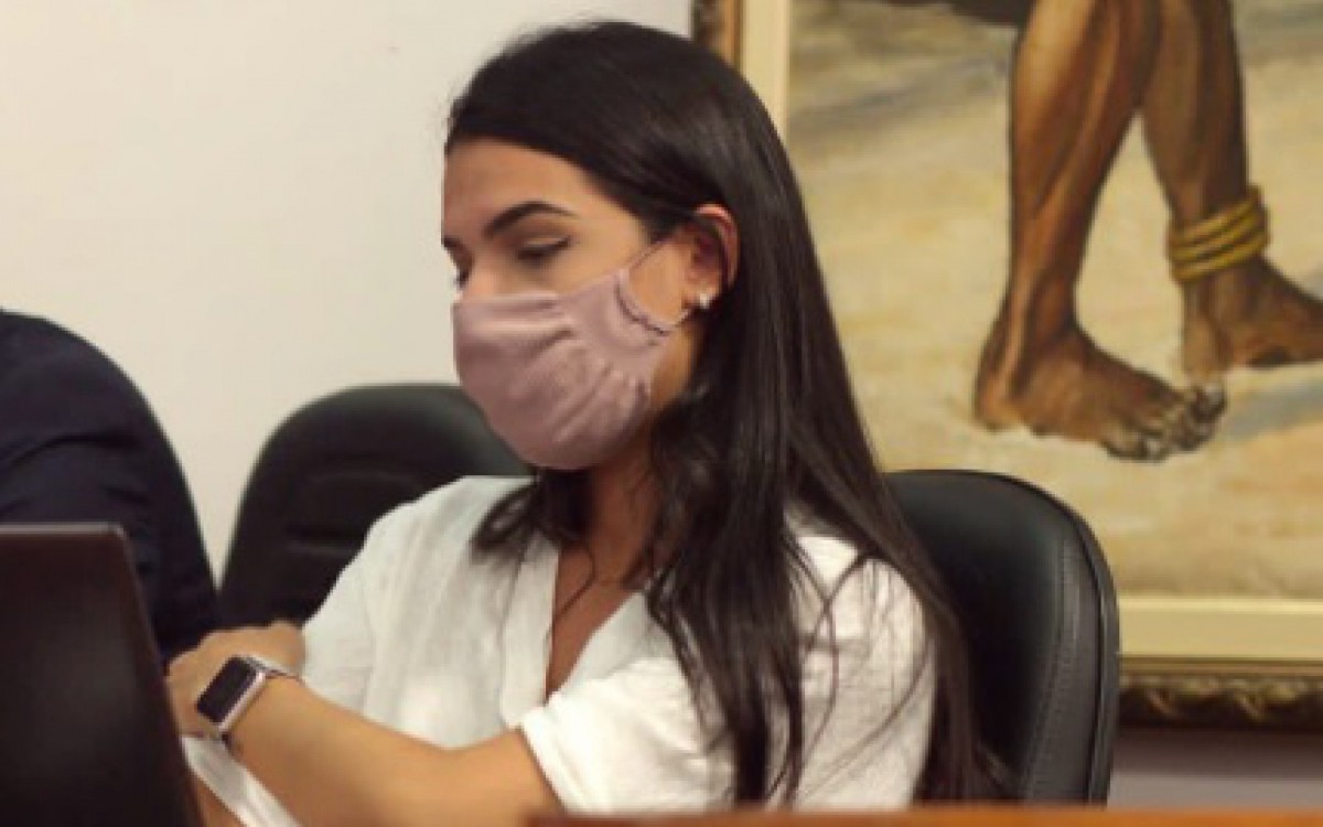 A vereadora Gabriella Carneiro foi alvo de uma a&ccedil;&atilde;o de busca e apreens&atilde;o em sua casa e em seu gabinete na manh&atilde; de hoje (25)