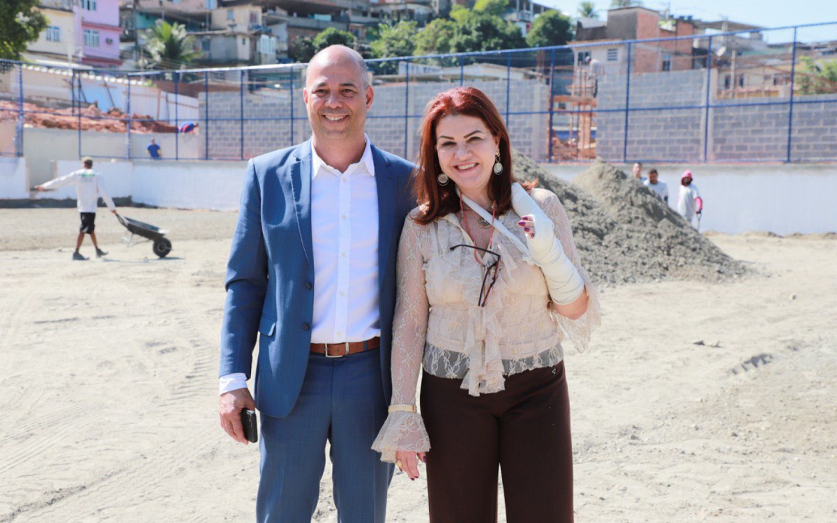 O deputado estadual Valdecy da Sa&uacute;de, acompanhado da ju&iacute;za Dr&ordf; Claudia Val&eacute;ria, da 4&ordf; Vara Federal de S&atilde;o Jo&atilde;o de Meriti