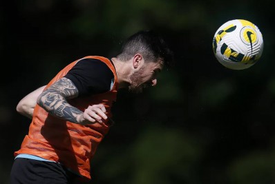 Gustavo Sauer, do Botafogo, inicia fase de transição e se reaproxima do retorno aos gramados