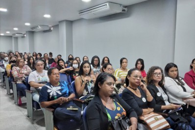 Educação gonçalense capacita cuidadores de aluno especial