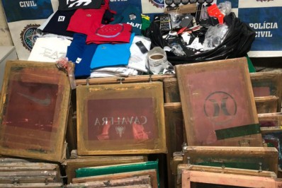 Polícia interdita fábrica de roupas falsificadas em São Gonçalo