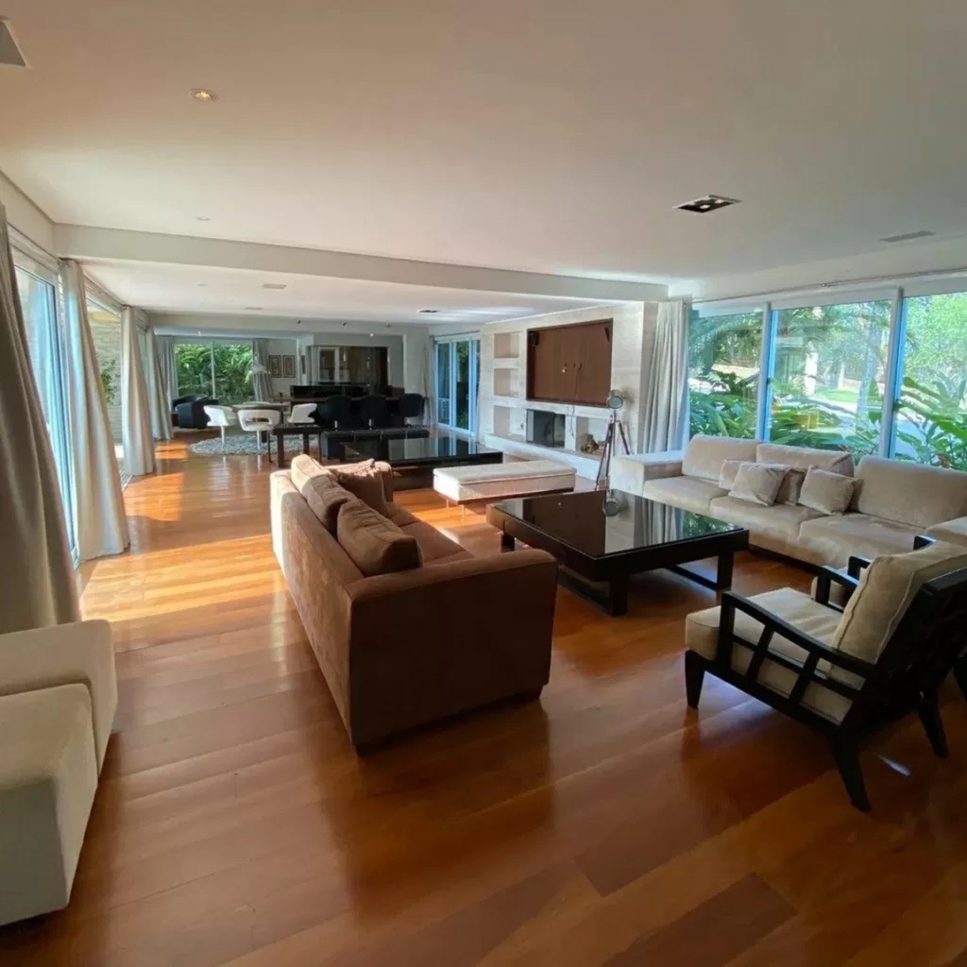 Ex-marido de Wanessa Camargo compra mansão de R$ 12 milhões em Alphaville - Divulgação