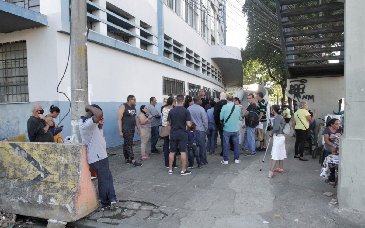 Posto do INSS da Pra&ccedil;a da Bandeira, estava fechado por causa de furto de cabos, nesta quinta feira (26).