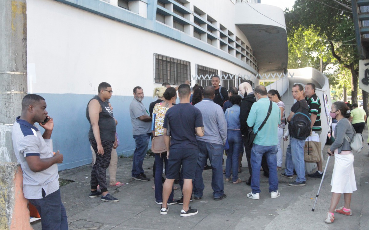 Posto do INSS da Pra&ccedil;a da Bandeira, estava fechado por causa de furto de cabos, nesta quinta feira (26).