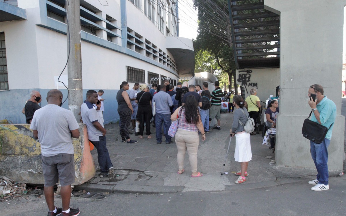 Posto do INSS da Pra&ccedil;a da Bandeira, estava fechado por causa de furto de cabos, nesta quinta feira (26).