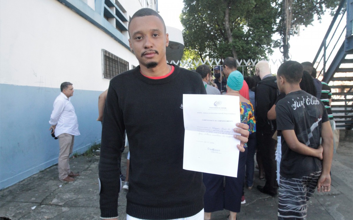 Posto do INSS da Pra&ccedil;a da Bandeira, estava fechado por causa de furto de cabos, nesta quinta feira (26), na foto Wagner Alves de Souza.