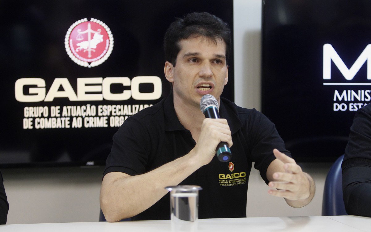 Policia - Opera&ccedil;ao Mercenarios - MPRJ faz opera&ccedil;ao para prender 11 PMs acusados de torturar e extorquir criminosos. Dos 11 procurados, nove foram presos na a&ccedil;ao. Na foto, coletiva de imprensa, no centro do Rio.