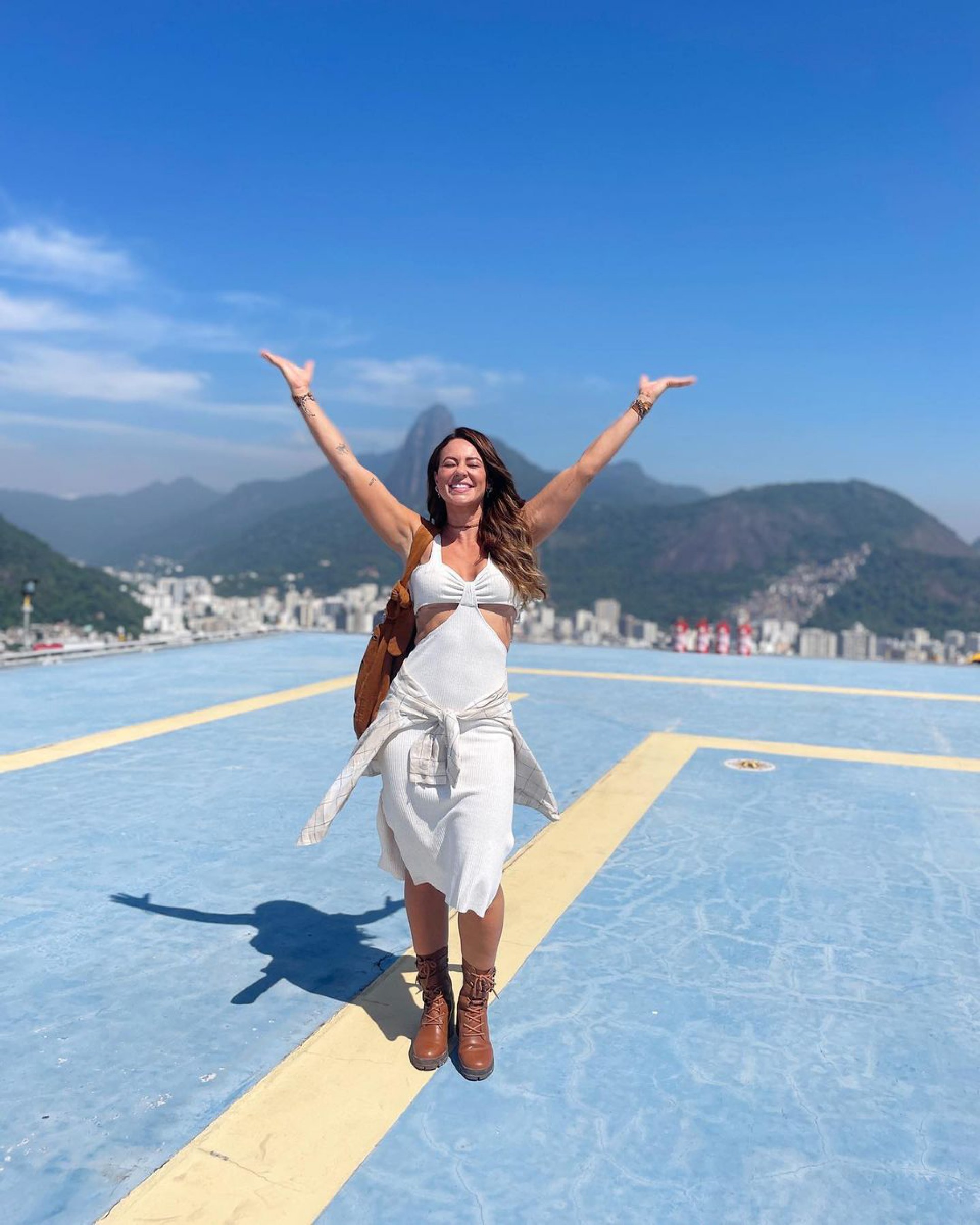 Paolla Oliveira posta fotos nos bastidores de 'Cara e Coragem' - Reprodução Internet