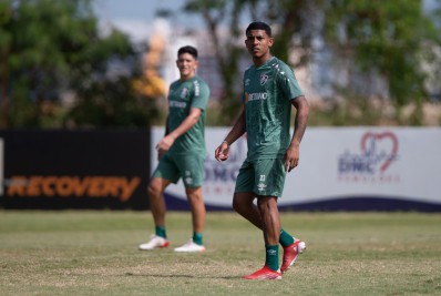 De volta ao Fluminense, John Kennedy pode preencher lacuna e atender pedido de Fernando Diniz
