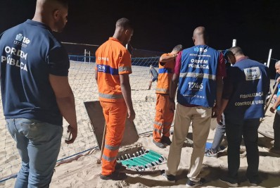 Depósitos clandestinos são encontrados enterrados na areia da Praia do Flamengo