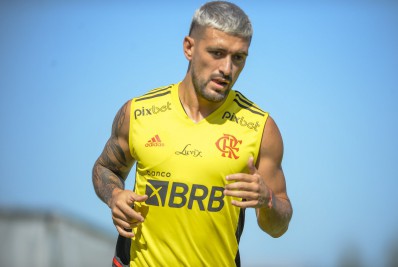 Após período na seleção uruguaia, Arrascaeta terá primeiro contato com Dorival nesta segunda