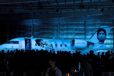 Avião em homenagem a Maradona permite interação com ex-craque
