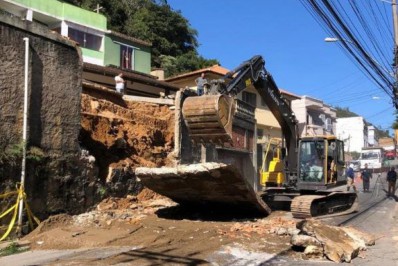 Remoção de muro na rua Quissamã é concluída e via é liberada para o trânsito