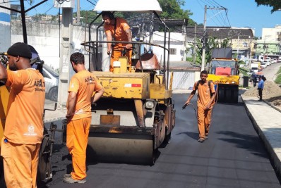 Via do bairro Coelho recebe pavimentação