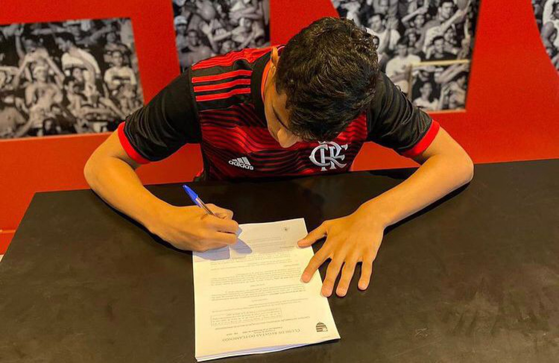 Levy Dias, do sub-13, assinou por mais três anos no Flamengo - Reprodução: Instagram/Levy Dias