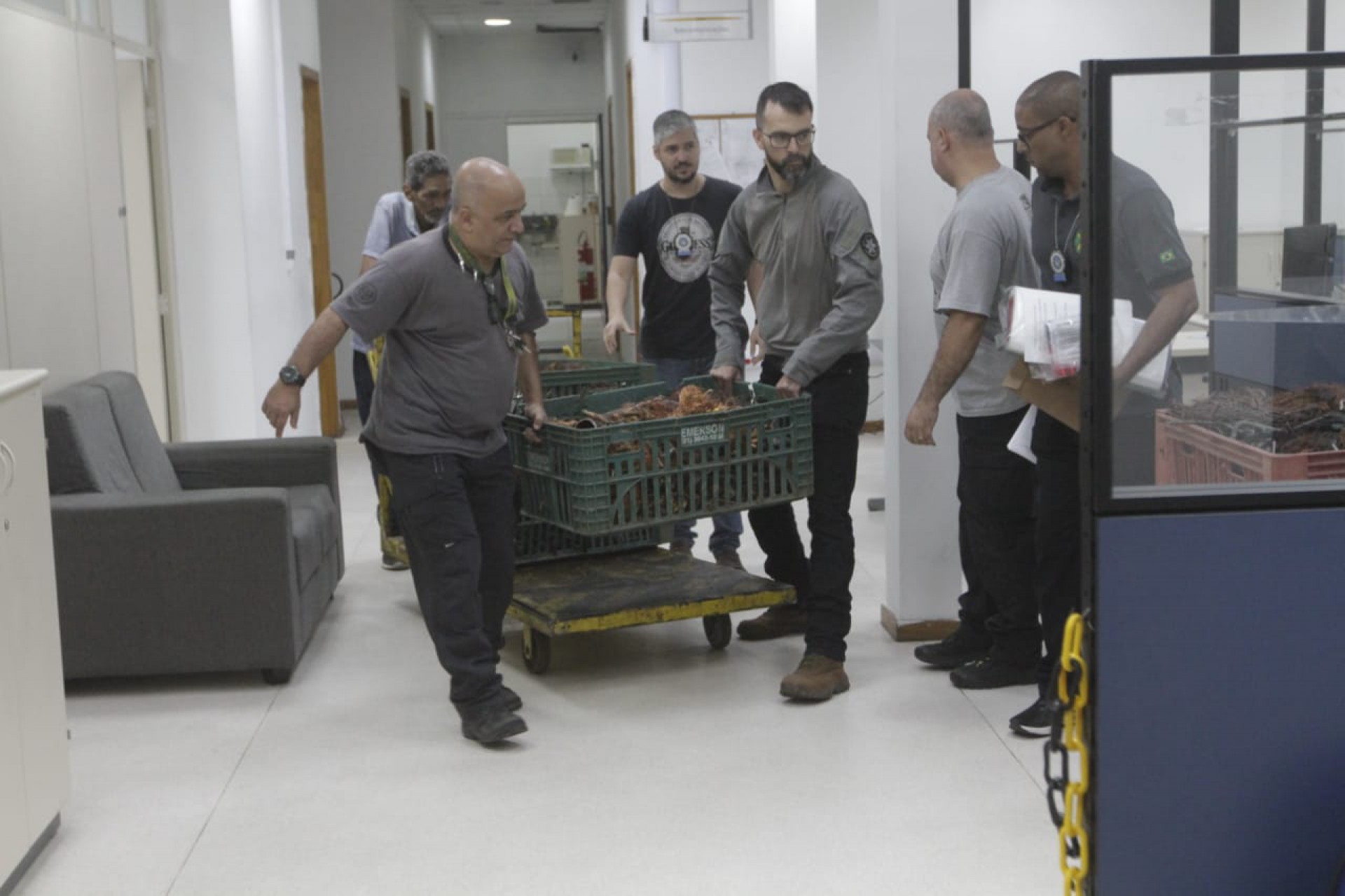 Mais de uma tonelada de fio de cobre foi apreendida - Marcos Porto/Agência O Dia