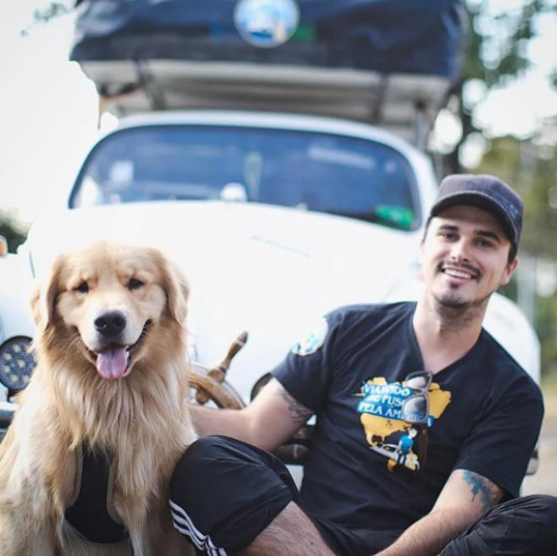 Jesse viajava com o seu cãozinho pelas Américas desde 2017 - Reprodução