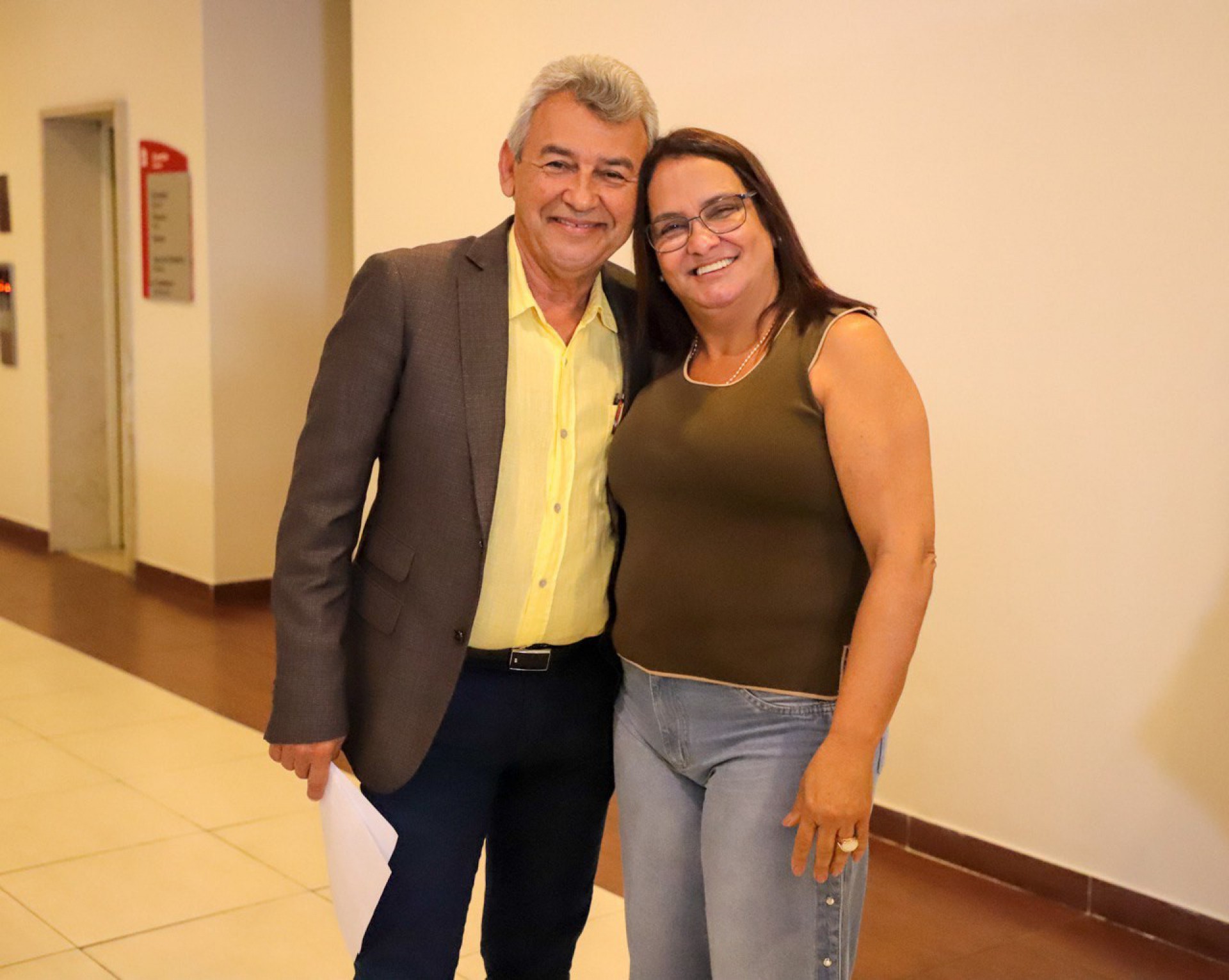 Prefeito Dr. João e a secretária de Cultura, Turismo, Direitos Humanos e Igualdade Racial, Roberta Queiroz - Beto Oliveira