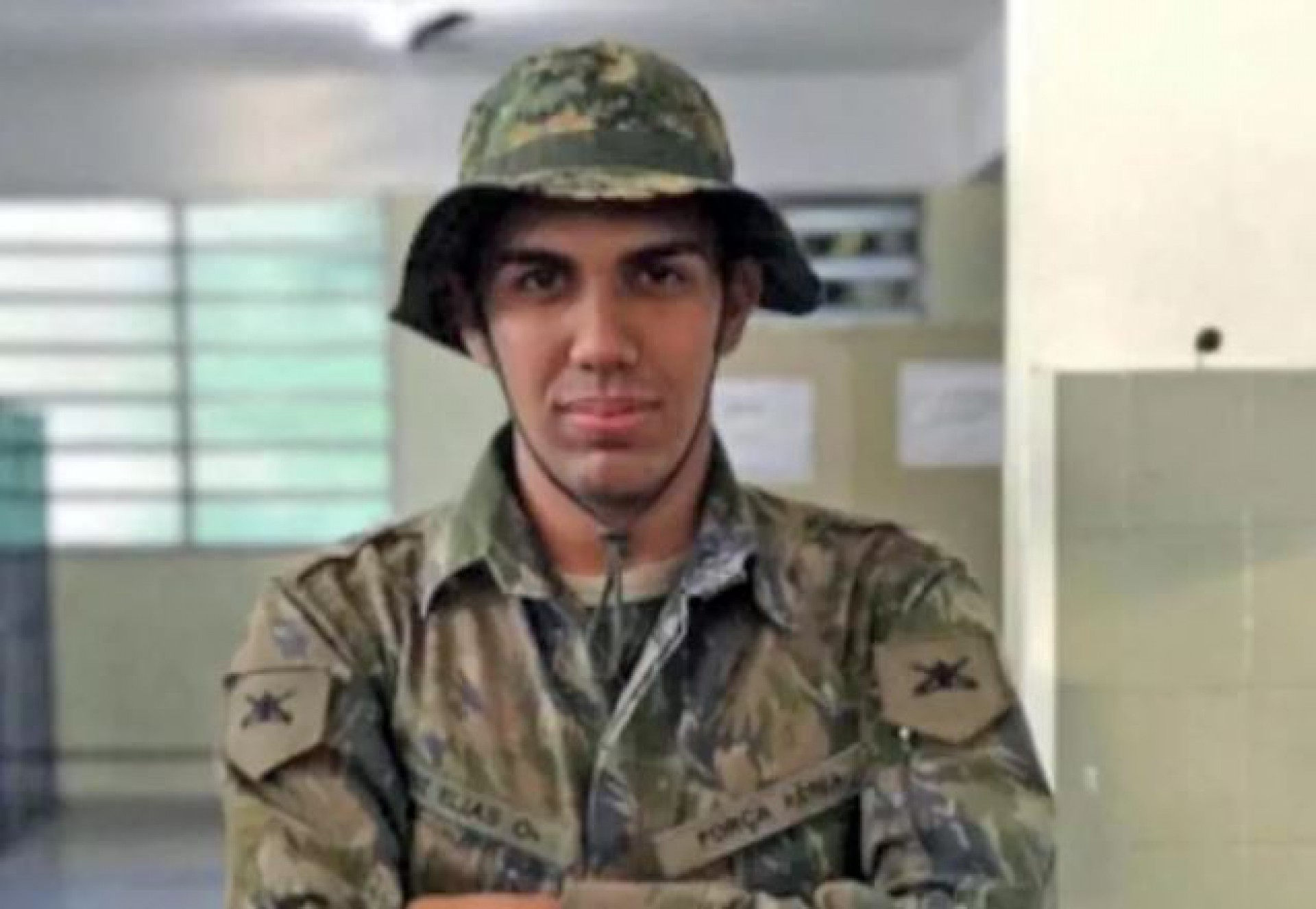 Luiz Elias estava de moto, aguardando a mãe que saía do trabalho em Nova Iguaçu, quando foi assassinado - Reprodução Facebook