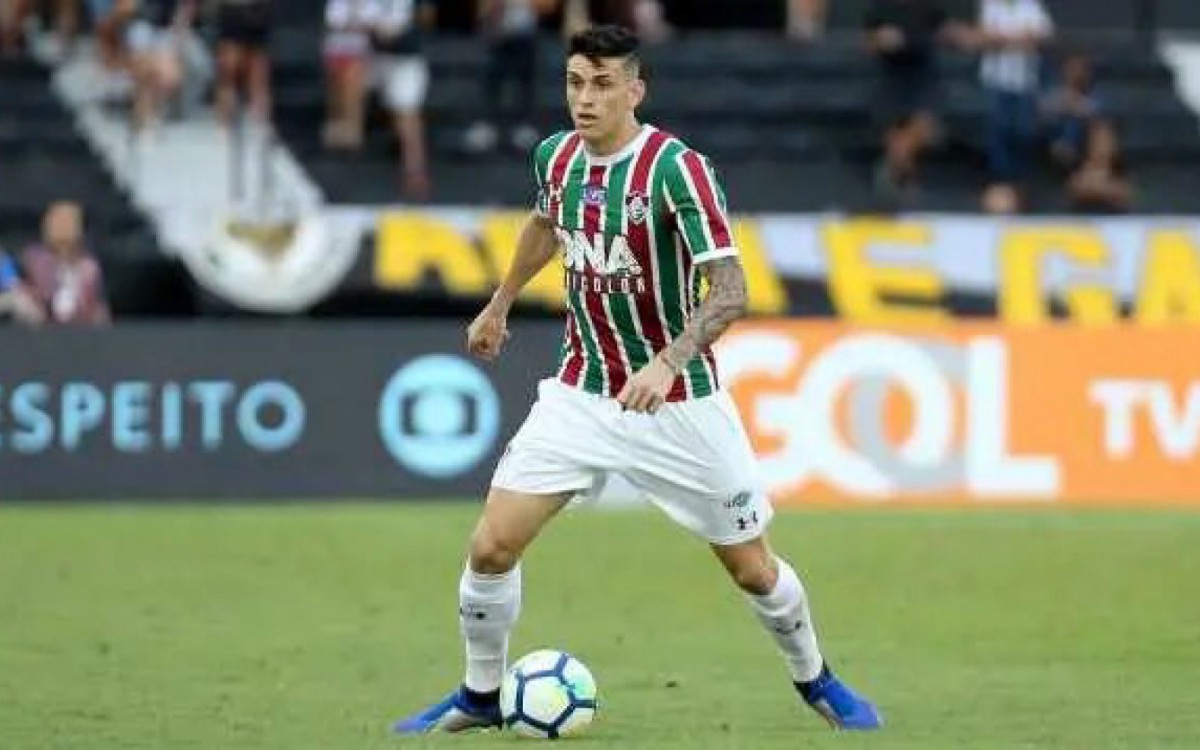 Roger Ibañez em ação pelo Fluminense - Foto: Lucas Merçon/Fluminense FC